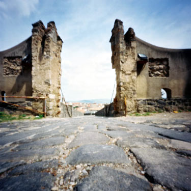 Gate_to_Pisticci.jpg