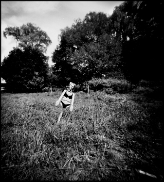 Lola_leaning_in_field_04.jpg